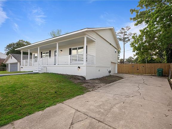 3rd image of 208 Amapola Cir