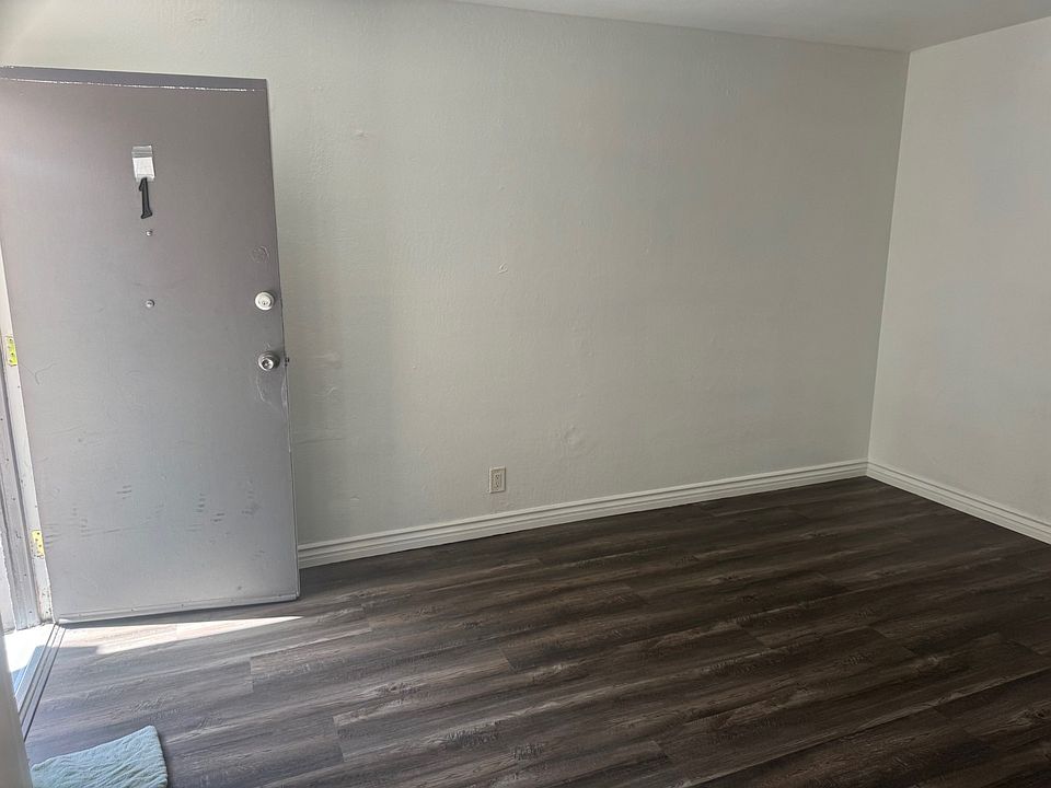1st image of 1095 Appian Ln #1