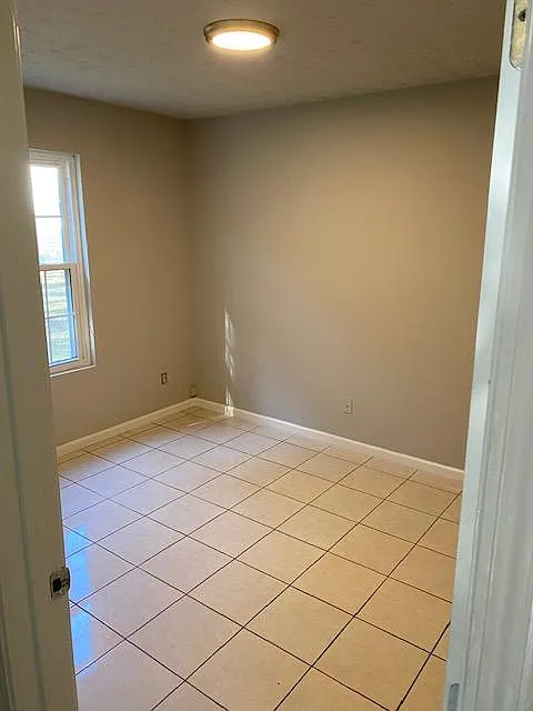 3 bed, 1200 sqft, $1,550 — Photo 2
