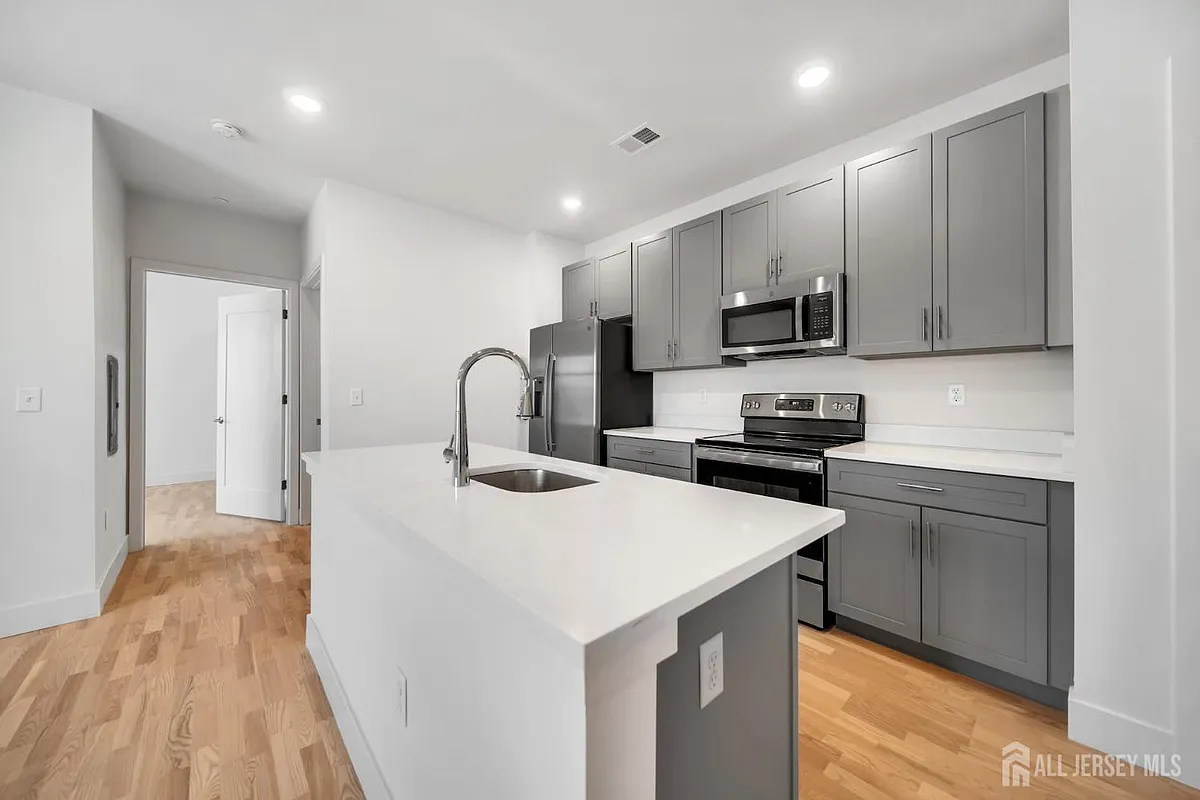 Building Photo - 1037 Amboy Ave