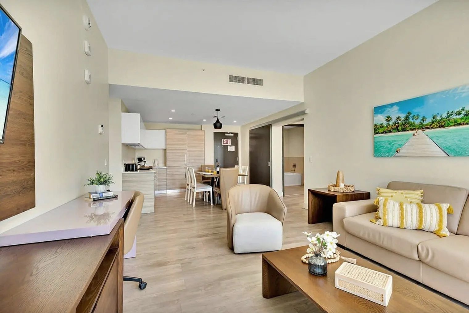 2 bed, 2.0 bath, 1097 sqft, $4,760 — Photo 1