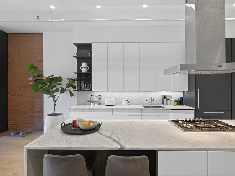 155 Hudson St #2S — Photo 1