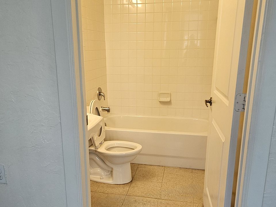 Full Size Bath Tub