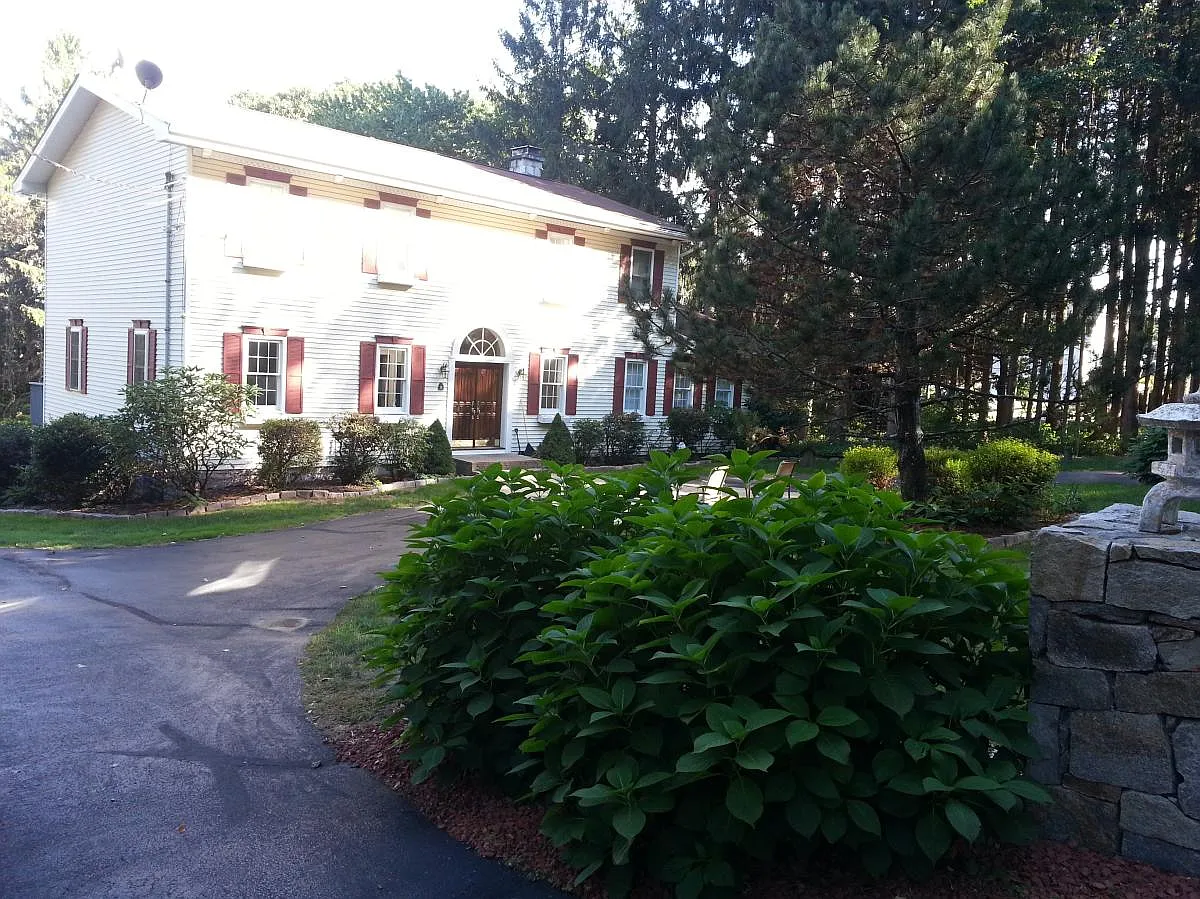 5 bed, 2.5 bath, 2880 sqft, $3,990 — Photo 1