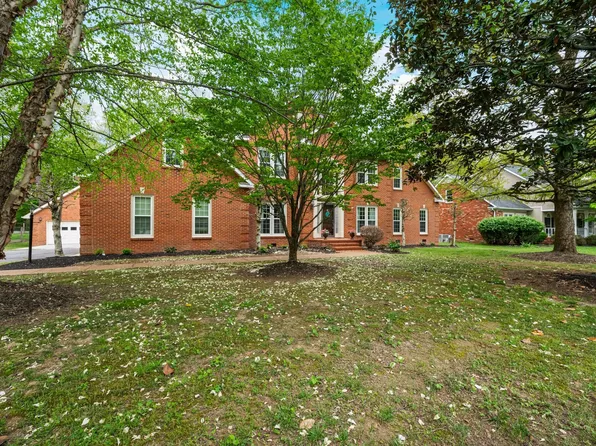 105 Blantonwood Dr, Tullahoma, TN 37388