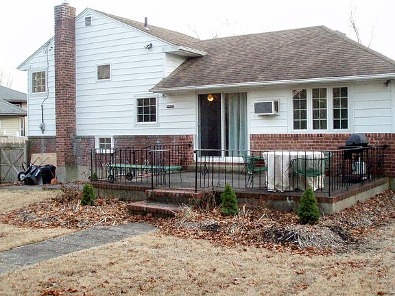 3rd image of 71 Cornell Dr