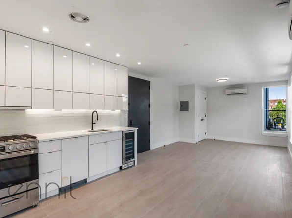 320 Linden Boulevard image 15 of 30