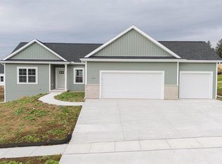 209 Stonehill Ct, Ripon, WI 54971