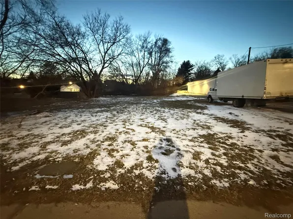 3140 S Cedar St, Lansing, MI 48910