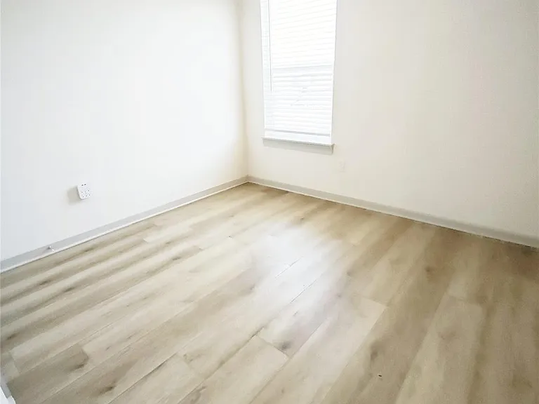 10705 Meris Ln — Photo 12