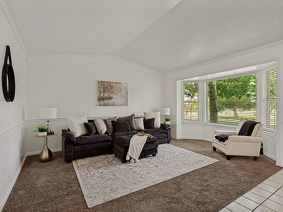 5th image of 1028 E Annabelle Ln S