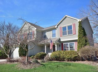 3545 S McIntosh Ln, New Berlin, WI 53151