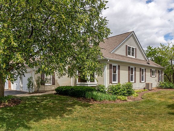 2nd image of 806 Willow Hills Ln