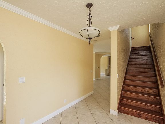 4th image of 6601 Parker Ave