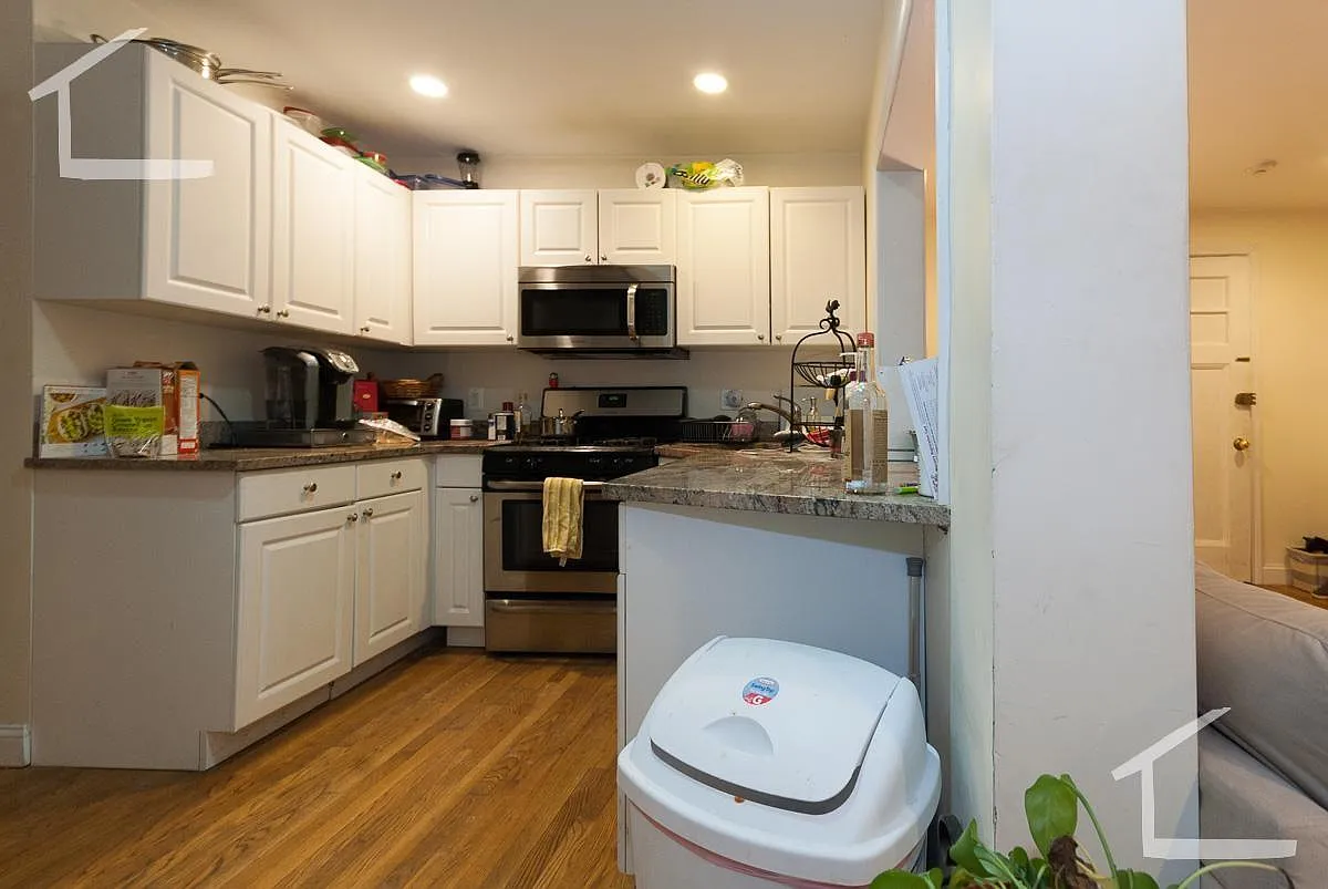 4 bed, 1250 sqft, $5,400 — Photo 2