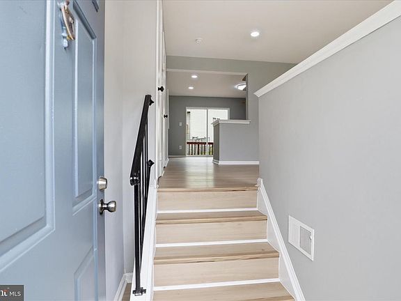 3rd image of 3072 Antrim Cir