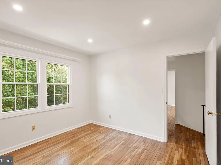 8330 Wickham Rd — Photo 30
