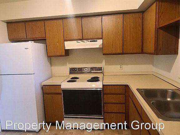 5th image of 104 S 1st St #10942823