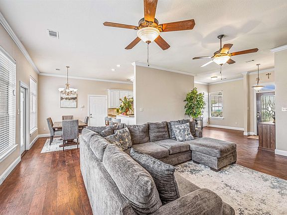 3rd image of 125 Oak Moss Dr