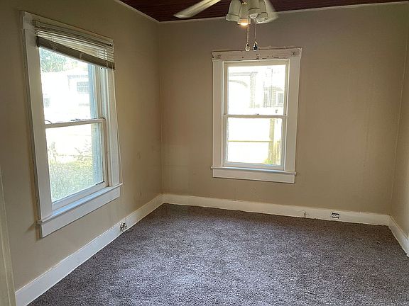 2nd image of 230 E Pine St
