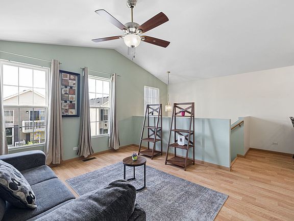 4th image of 814 Symphony Dr