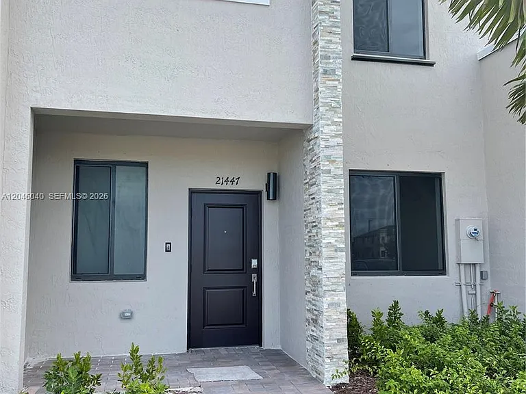 21447 NE 2nd Pl — Photo 1