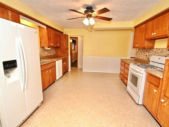 4th image of 8748 Falls Ln