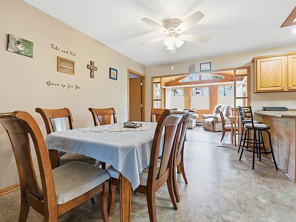 4th image of 413 Orchard View Dr