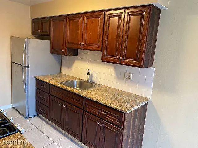 2 bed, 1.0 bath, 900 sqft, $1,795 — Photo 11