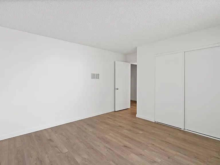 12603 Oxnard St — Photo 11
