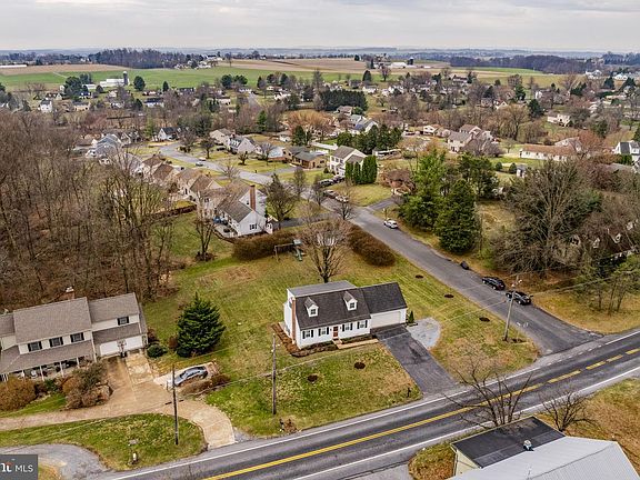 4th image of 646 W Brubaker Valley Rd