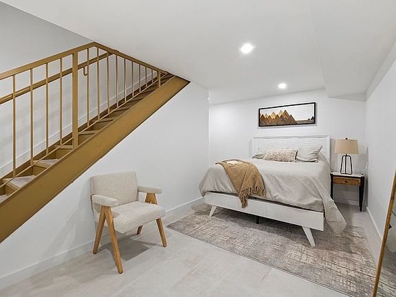 4th image of 1220 Putnam Ave #1A