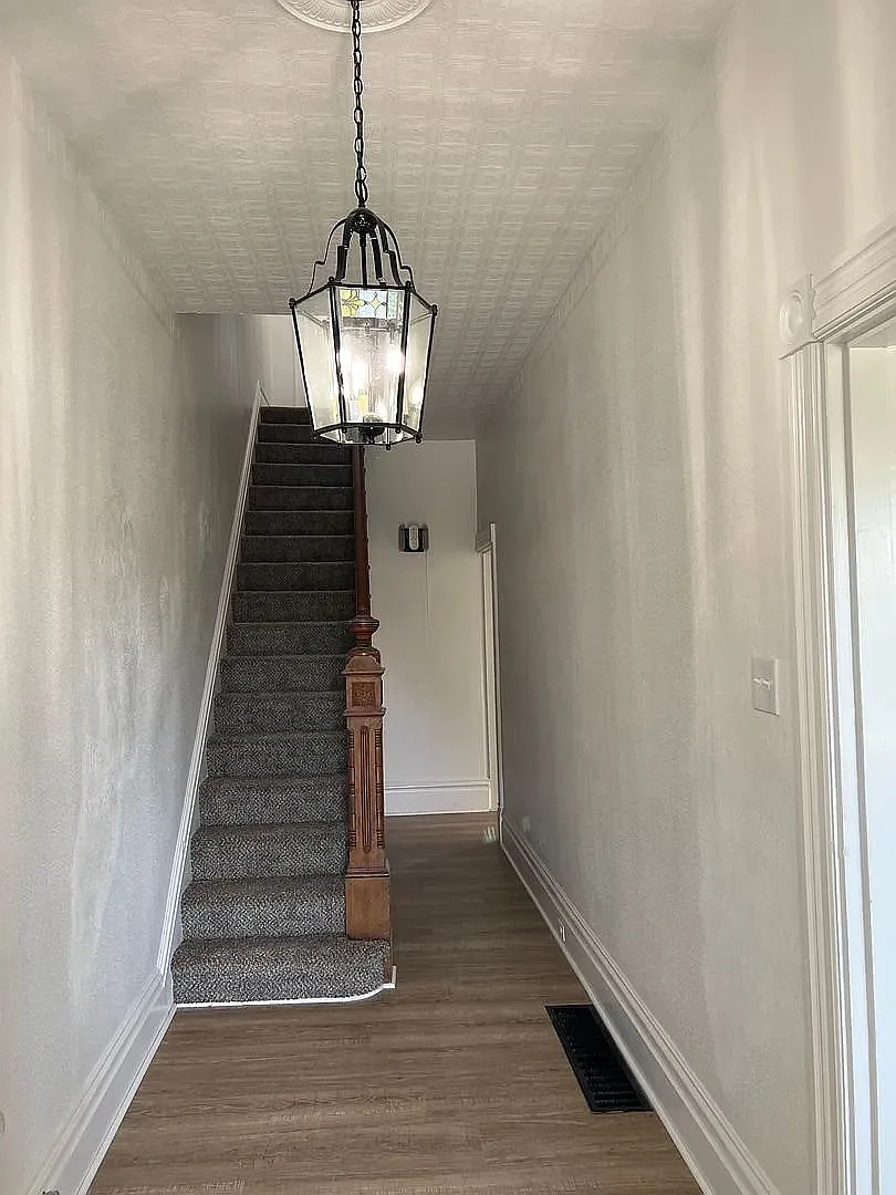4 bed, 1919 sqft, $1,800 — Photo 2