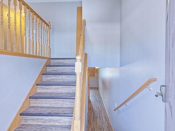 2nd image of 160 Pacific Ave E