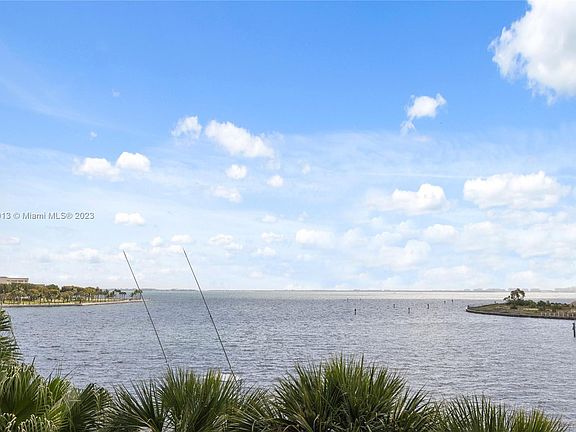 4th image of 1700 S Bayshore Ln APT 4A