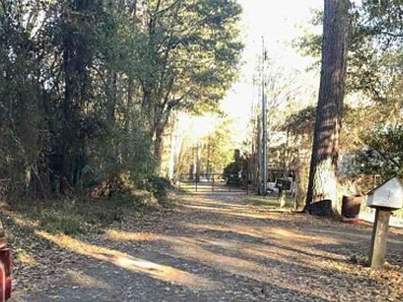 Exterior Neighborhood (street photo)