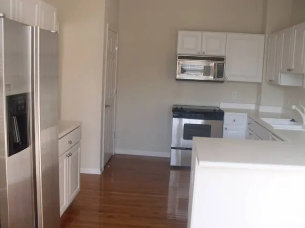 41698 Brownstone Dr #1, Novi, MI 48377