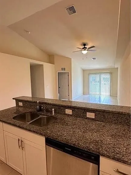 1712 SW 32nd Ter #1712 — Photo 8