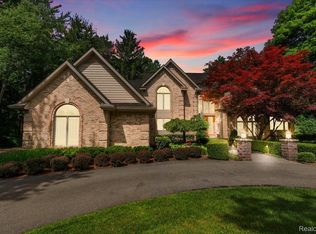 5458 Lake Ridge Dr, Brighton, MI 48116