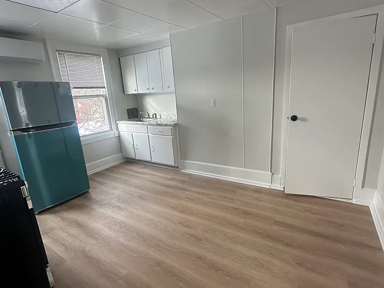 8 Mansion St #2 — Photo 2