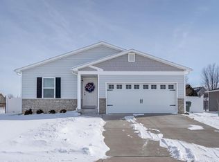 1709 Westport Dr, Davenport, IA 52804