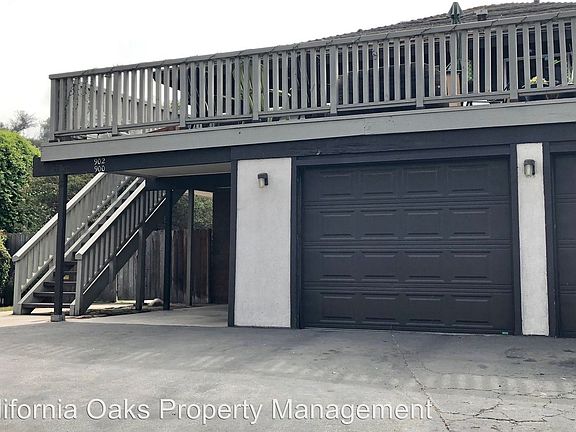 3rd image of 902 Peninsula St