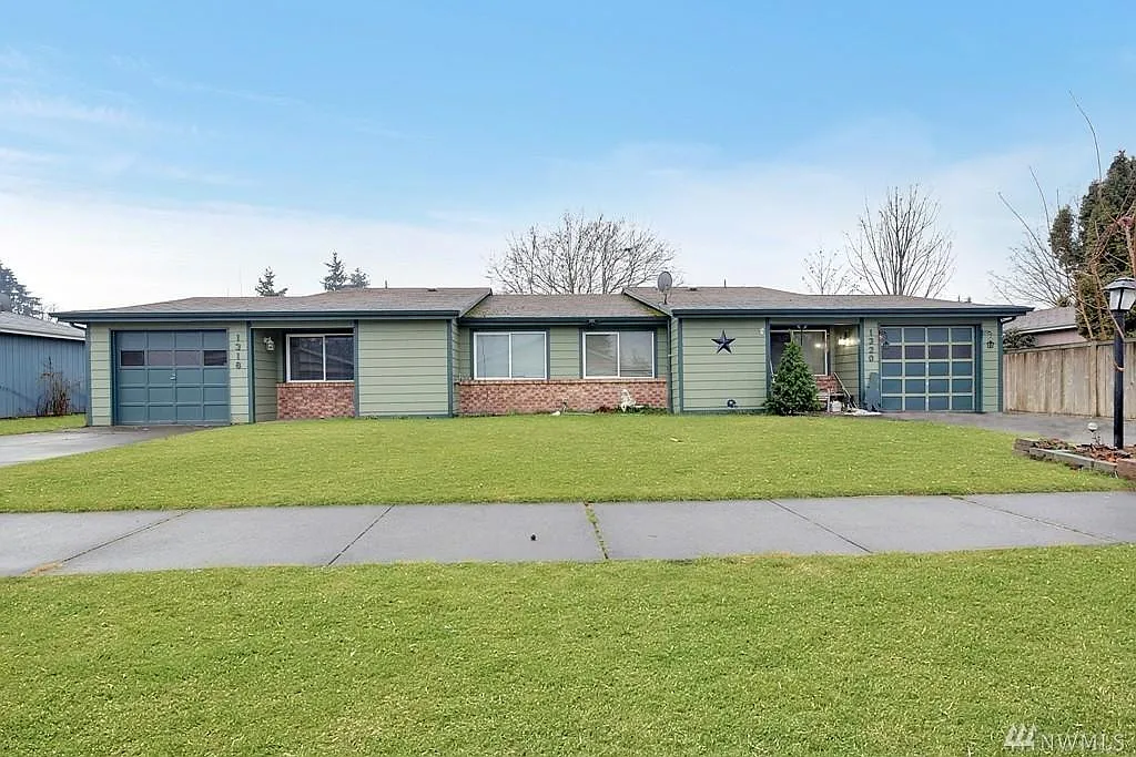 3 bed, 1.5 bath, 1008 sqft, $2,450 — Photo 2