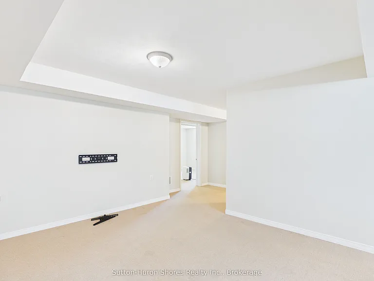 14 Eastgate Dr — Photo 17