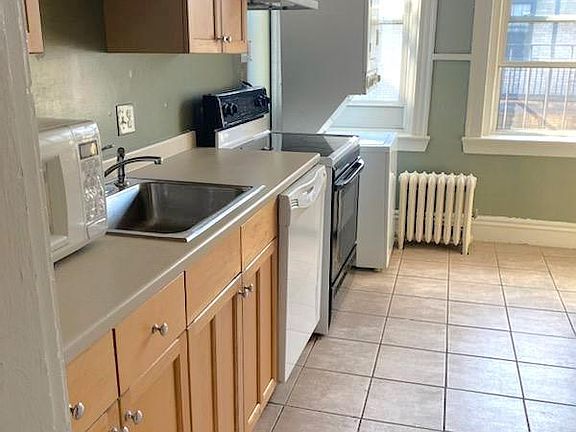 5th image of 8 Kinross Rd APT 9