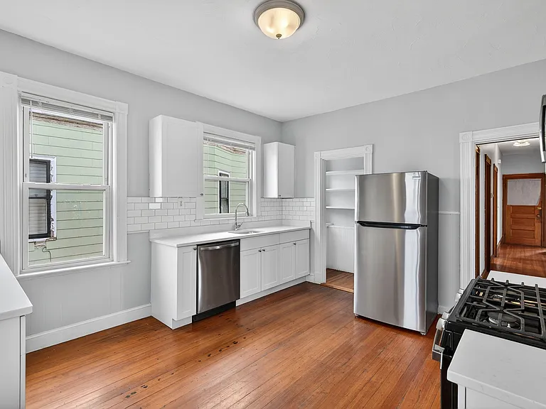 18 Gibson St #3 — Photo 13