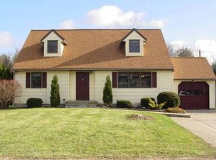 60 Manor Dr, Glenmont, NY 12077