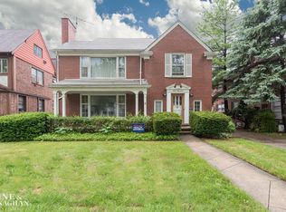 949 Harcourt Rd, Grosse Pointe Park, MI 48230