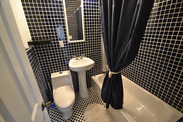 Rented by Smart City Real Estate LLC | media 31