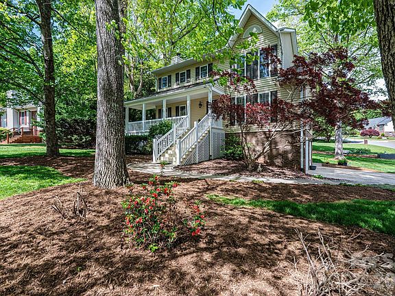 2nd image of 600 17th Avenue Dr SE